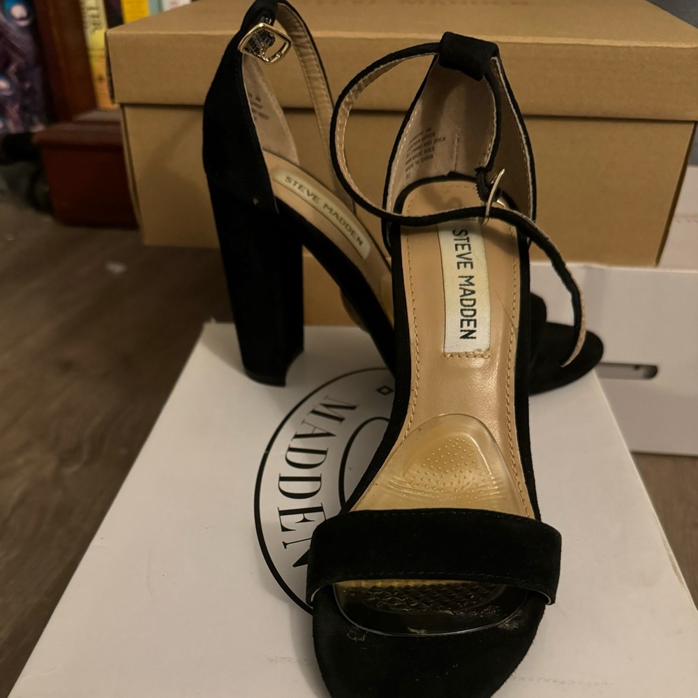 Steve Madden Carrson black suede size 6